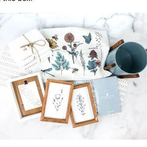 Decorated Home Decor Bundle, 7 Pieces, Subscription Box Spring 2021. NIB!